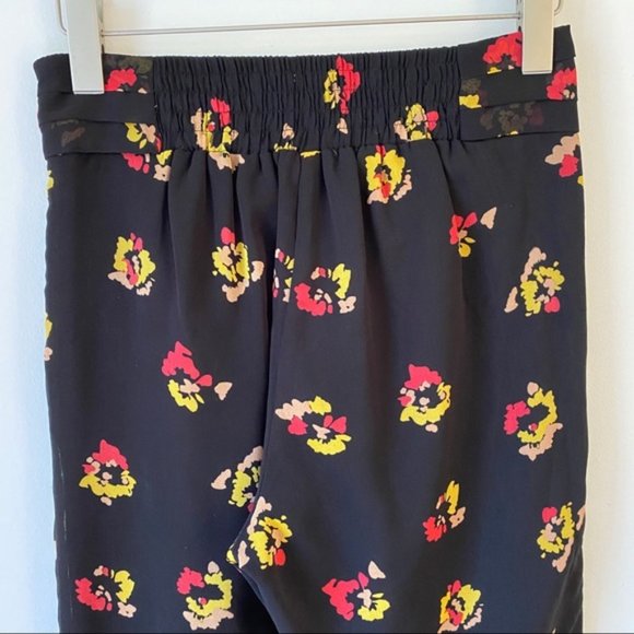 ✨HOST PICK✨Urban Outfitters Floral Pants - Picture 4 of 8